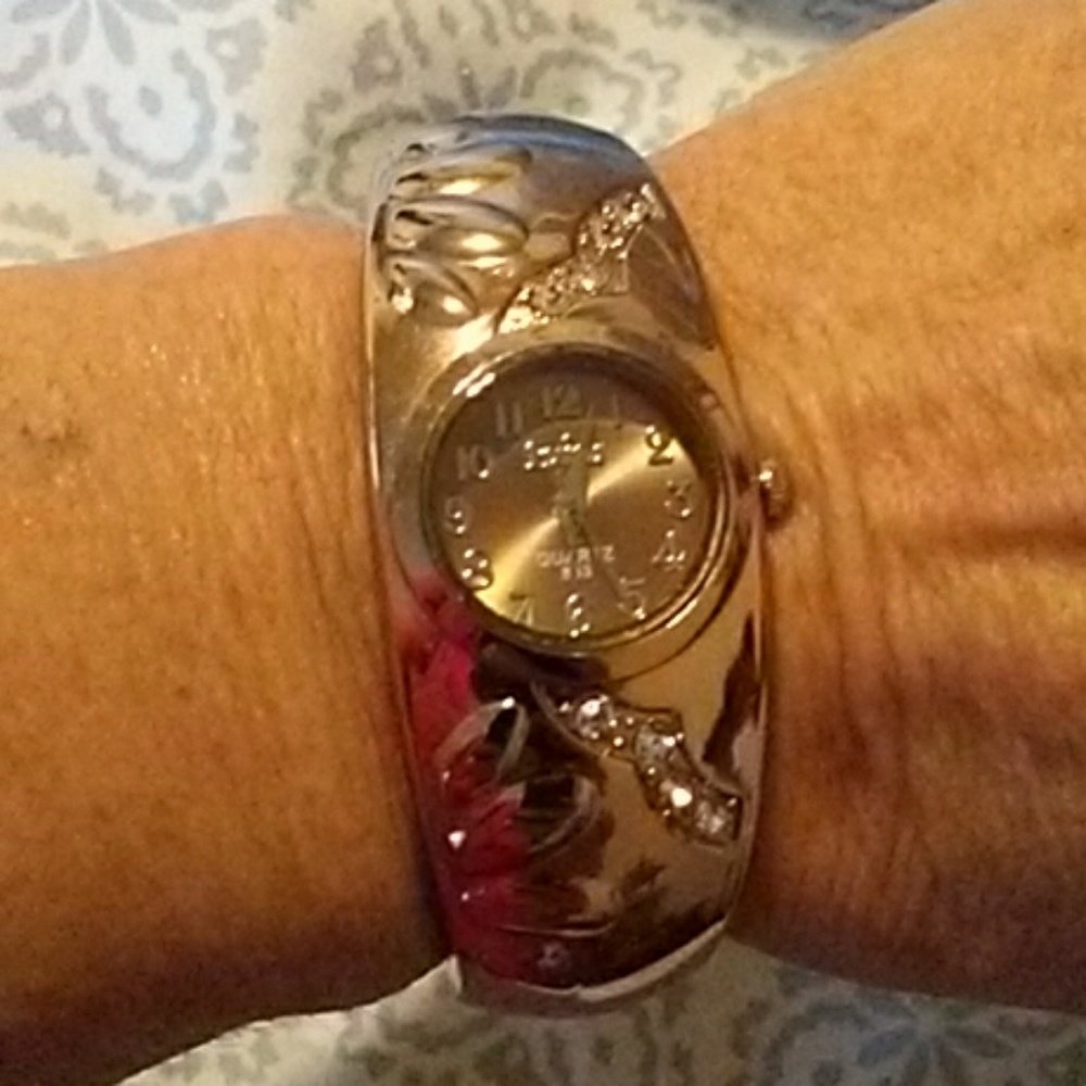 Gorgeous watch with pave set crystal